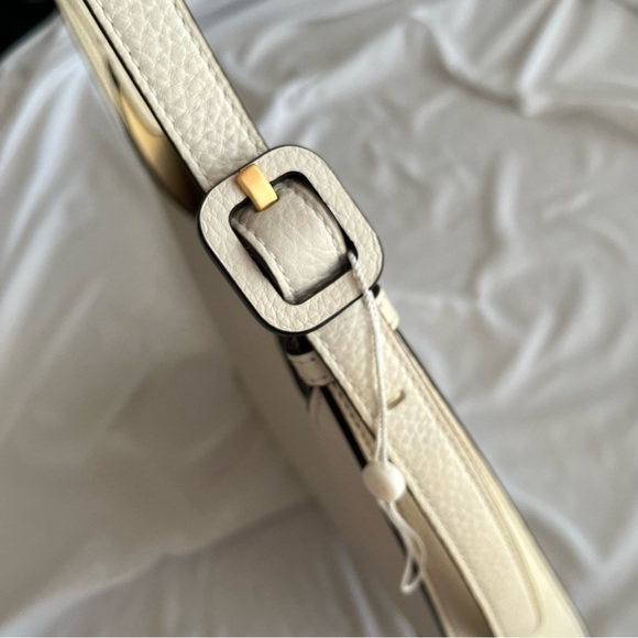 Tory Burch Cream Crossbody Bag with Gold Logo - Picture 8 of 13